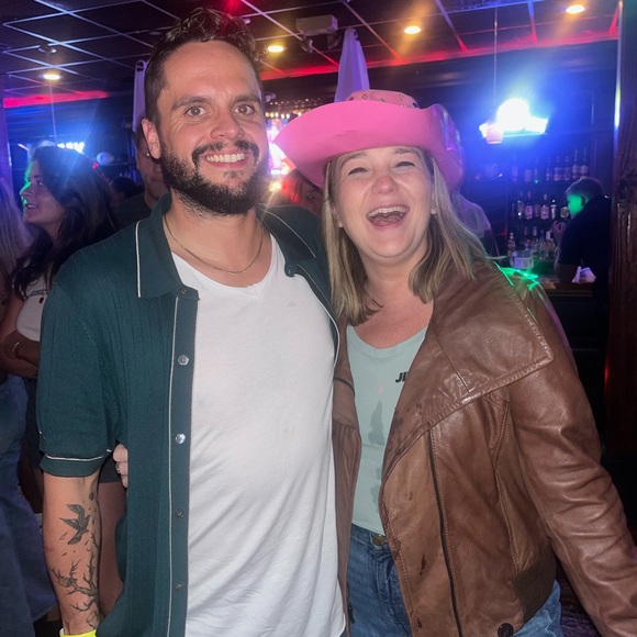 Hi, I’m Daniel. & my closet is way too full. - Picture 6 of 6